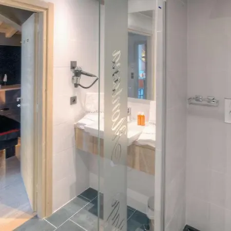 Sleeps 4 Pool Wifi Lägenhet *