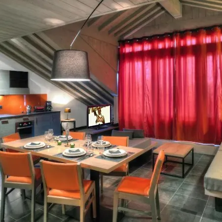 Sleeps 4 Pool Wifi Lägenhet